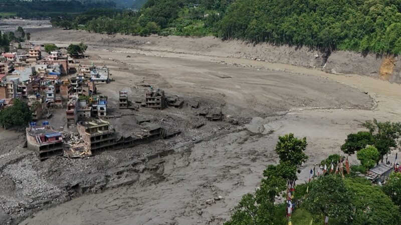 Alud en Nepal y China: hay más de 700 víctimas fatales y buscan a 3.000 desaparecidos