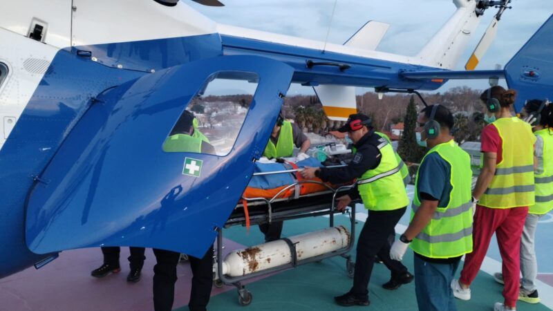 Una paciente con quemaduras graves fue trasladada en el helicóptero Halcón III desde San Rafael al Hospital Lagomaggiore