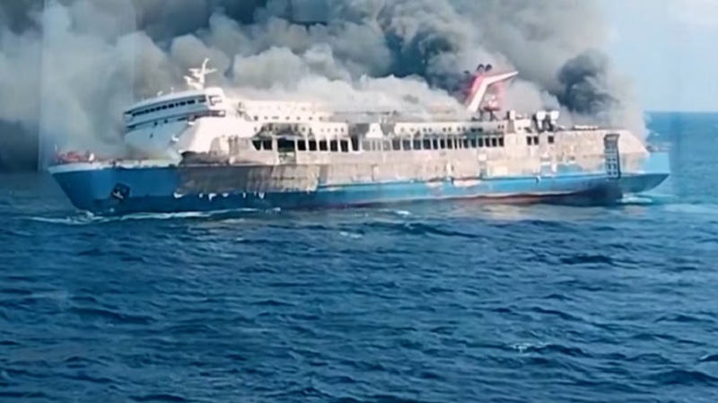 Un incendio en un ferry deja al menos 5 muertos y 41 desaparecidos en Indonesia