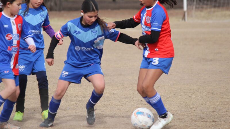 Fútbol social femenino: goles, diversion y festejos por el Día del Niño