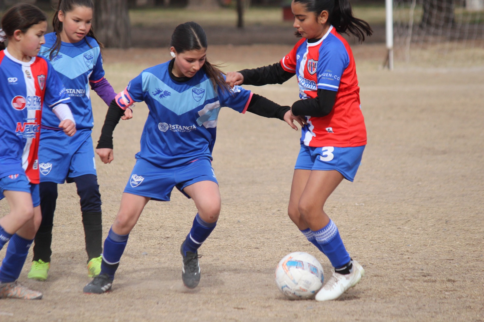 Fútbol social femenino: goles, diversion y festejos por el Día del Niño