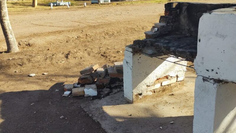 Indignante: vándalos provocaron destrozos en la Rotonda del Cristo y rompieron luminarias Led en Jaime Prats