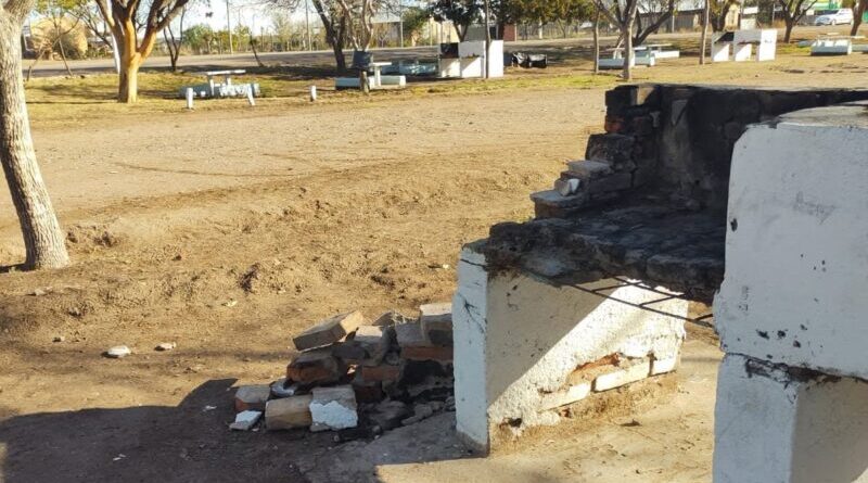 Indignante: vándalos provocaron destrozos en la Rotonda del Cristo y rompieron luminarias Led en Jaime Prats