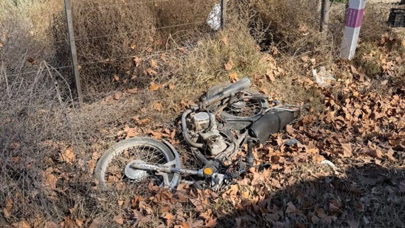 Un motociclista sufrió una fractura expuesta luego de un choque