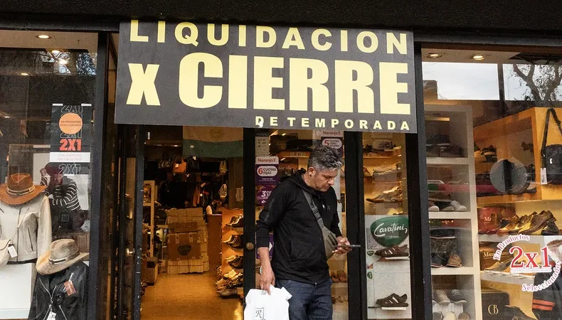 Cierre de locales en Mendoza: tres comercios históricos bajan sus persianas en calle San Martín