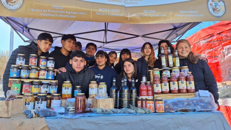 Más escuelas técnicas se suman a la feria franca para comercializar sus producciones