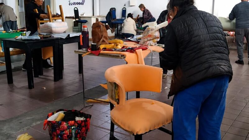 Comienzan nuevos talleres municipales de cocina y tapicería