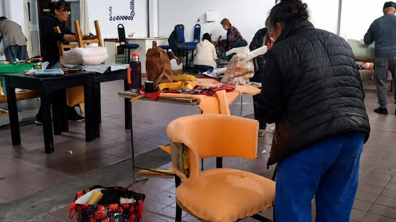 Comienzan nuevos talleres municipales de cocina y tapicería