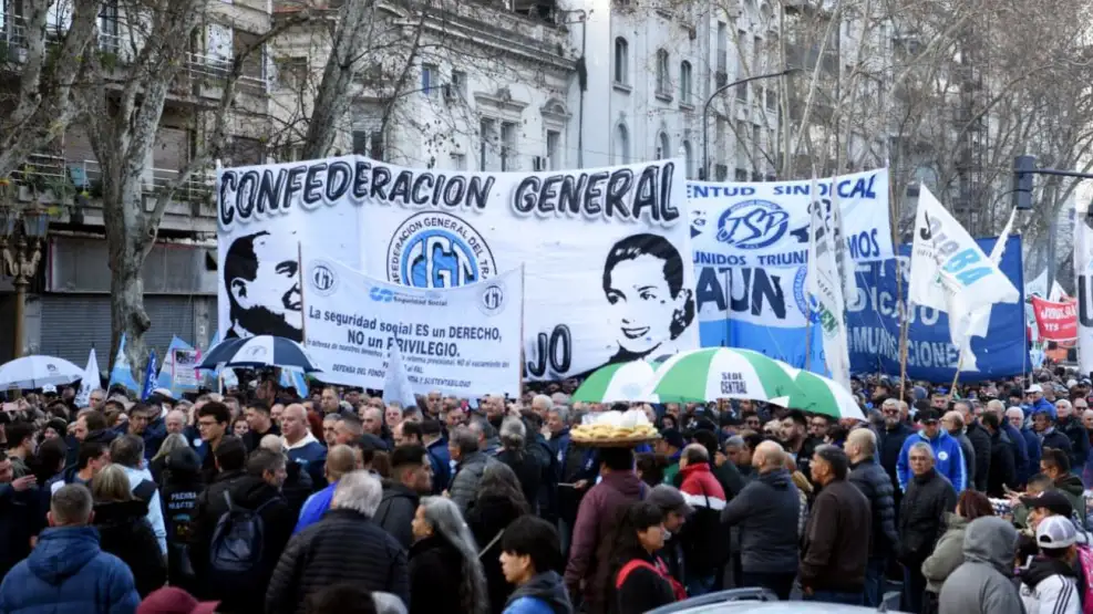 Jueves de protestas contra el Gobierno: marchas por el endeudamiento familiar y la crisis de las pymes