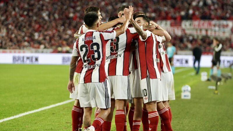River cortó su peor racha histórica, ganó, primer gol de Correa y debut de Almada