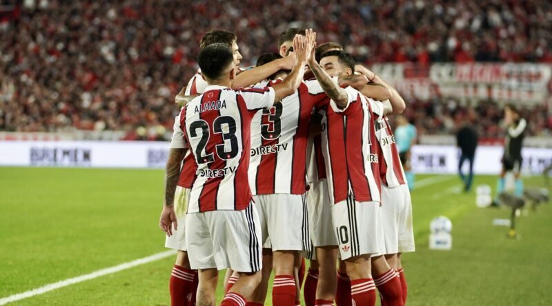 River cortó su peor racha histórica, ganó, primer gol de Correa y debut de Almada