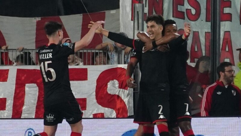 Huracán sorprendió a River en el Monumental y cortó la racha de Ponzio