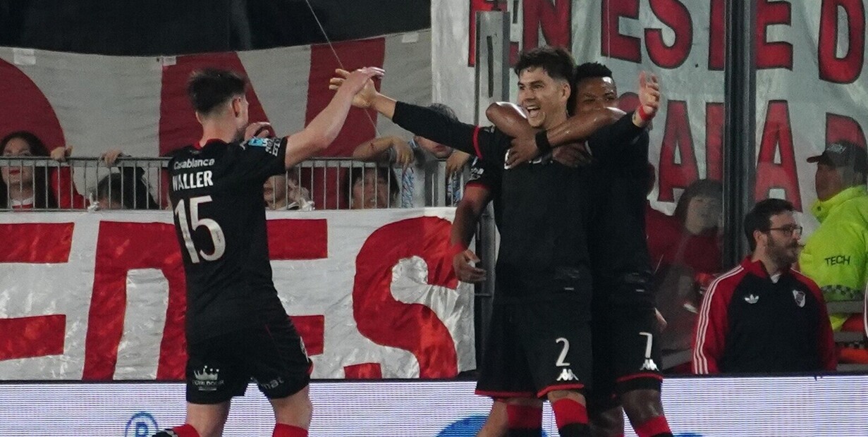Huracán sorprendió a River en el Monumental y cortó la racha de Ponzio