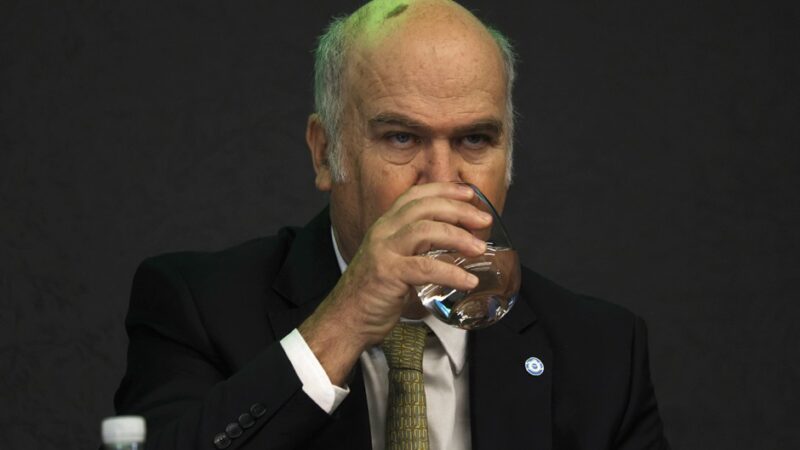 El gobierno echó a un funcionario, lo indemnizó con 110 millones de pesos y lo volvió a contratar al día siguiente