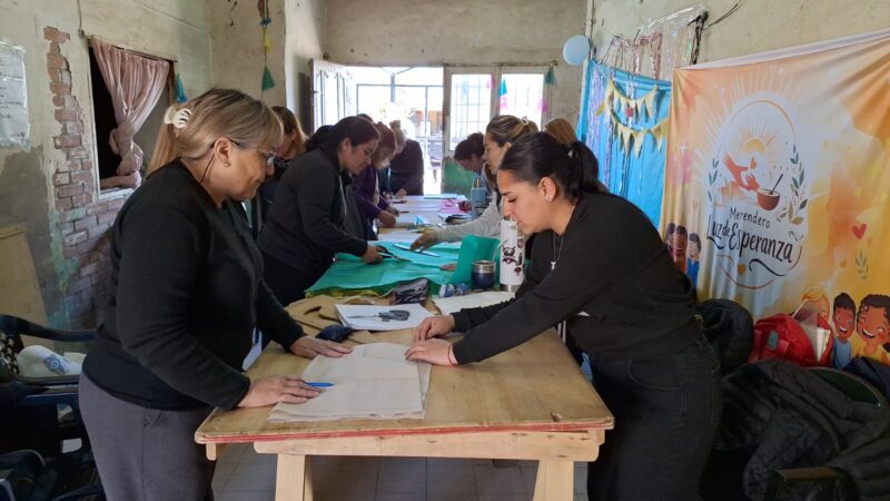 Los talleres de costura básica del Polo Textil capacitan gratuitamente en ciudad y distritos