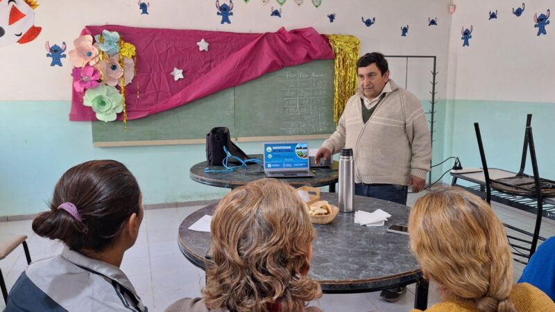 El municipio y el INTA capacitan sobre el armado de microtúmeles para huertas