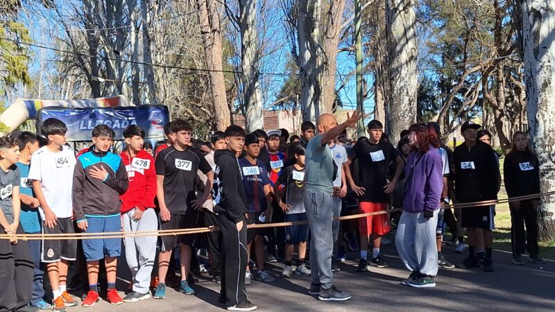 «Correr para ayudar»: la escuela Valentín Bianchi celebró la 11° edición de su tradicional maratón