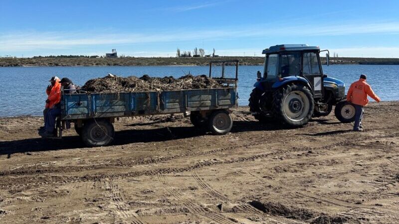 El Nihuil: el municipio y vecinos trabajaron para poner a punto la costanera