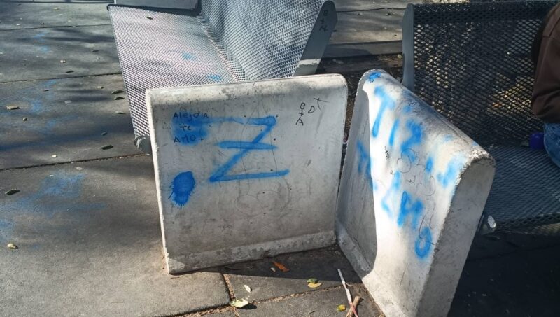 Vandalismo y roturas en la Plaza Centenario de la Villa 25 de Mayo