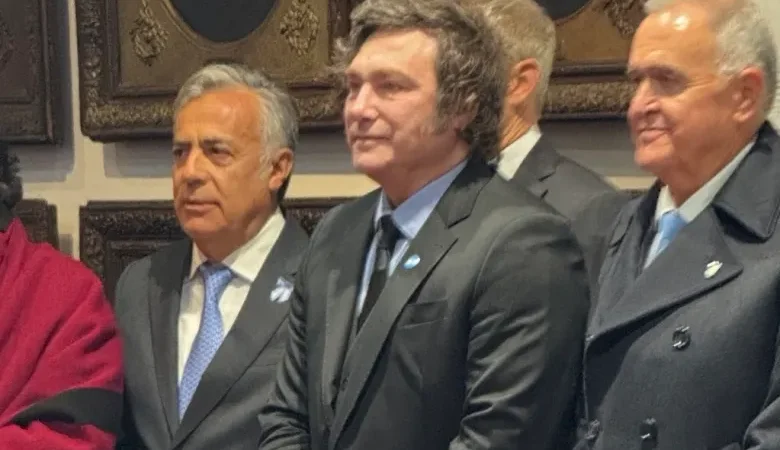 Javier Milei lo lleva de viaje a Alfredo Cornejo