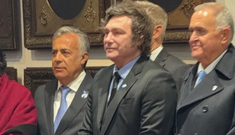 Javier Milei lo lleva de viaje a Alfredo Cornejo