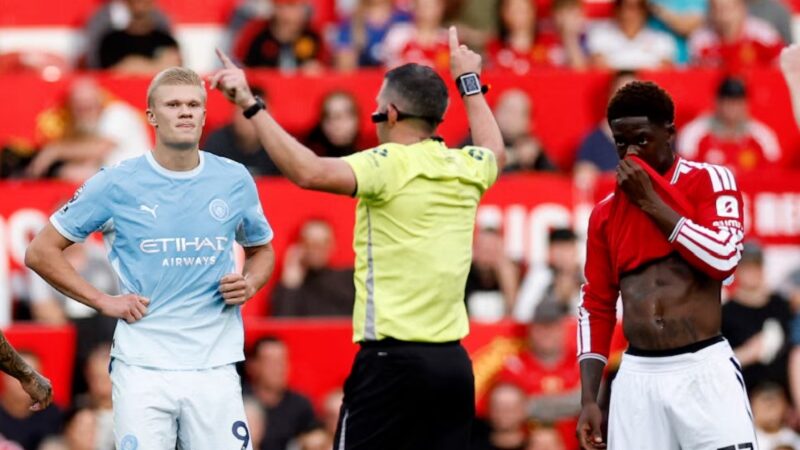 Escándalo en la Premier League: confirmaron que el VAR falló en la jugada de Enzo Fernández que le dio el triunfo al Manchester City en el clásico