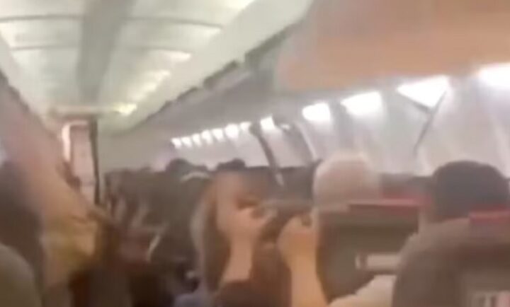 Terror a bordo de un avión en Irán: se desprendió el techo en pleno vuelo y debieron aterrizar de emergencia