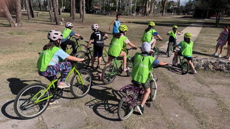 Recreo debutó en su recorrido por los barrios con una tarde de juegos en Pueblo Diamante