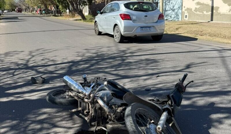 Motociclista lesionada en un choque
