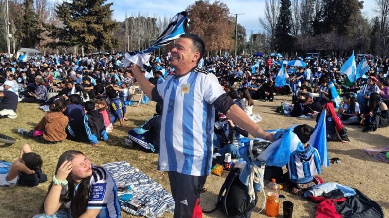 El último partido de Messi con la selección lo vivimos con la pantalla gigante en el Parque