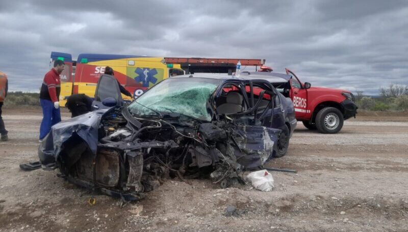 Bomberos rescataron a un hombre herido en un choque