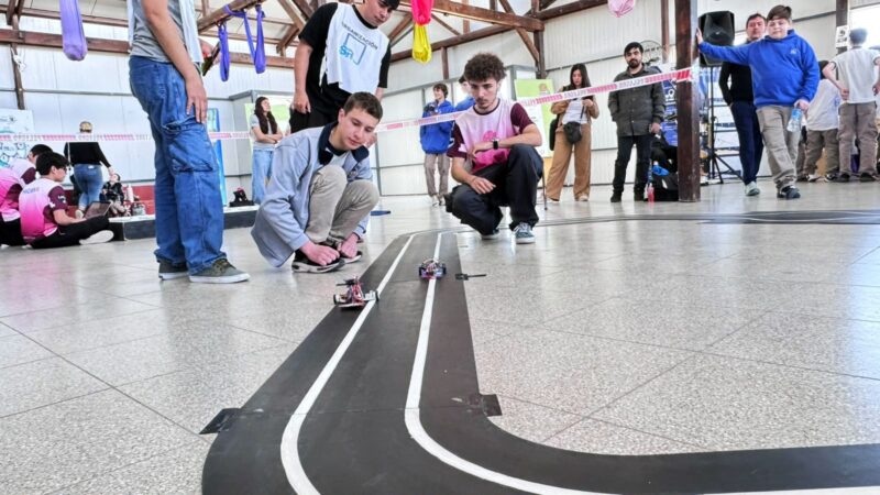 El municipio acompañó una nueva competencia de la Liga Nacional de Robótica en el CIU