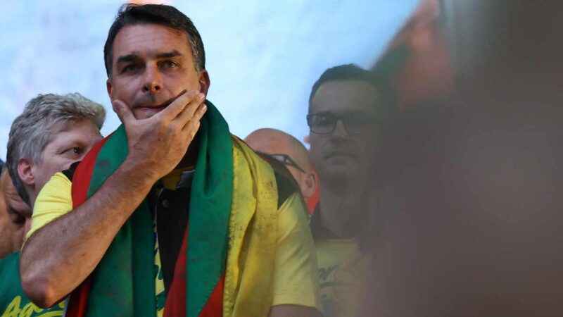Flávio Bolsonaro ya estaría en Estados Unidos con ayuda de Trump y asilo político