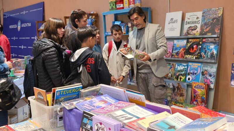 Más de 150 propuestas le dan vida a la Feria del Libre en San Rafael