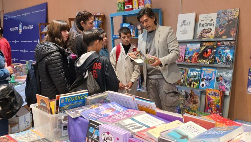 Más de 150 propuestas le dan vida a la Feria del Libre en San Rafael