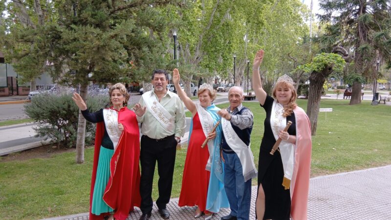 Los nuevos reyes del adulto mayor comenzaron sus actividades y se preparan para un año lleno de proyectos