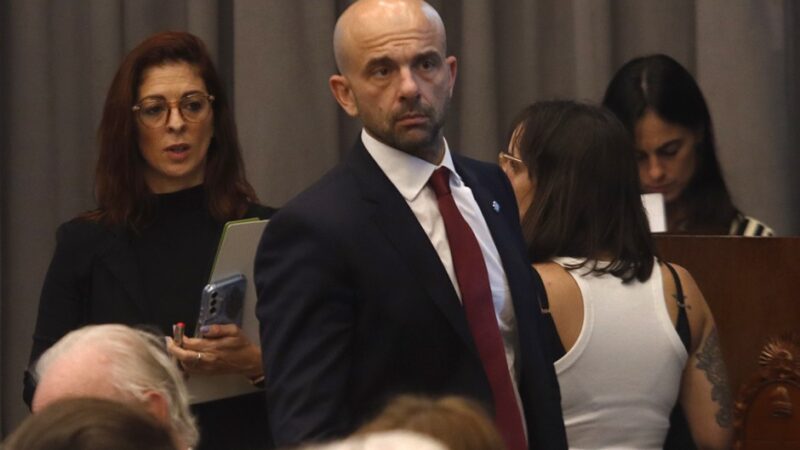 Pagano denunció al ex titular de Transporte porque su familia se quedó con la principal ruta del país