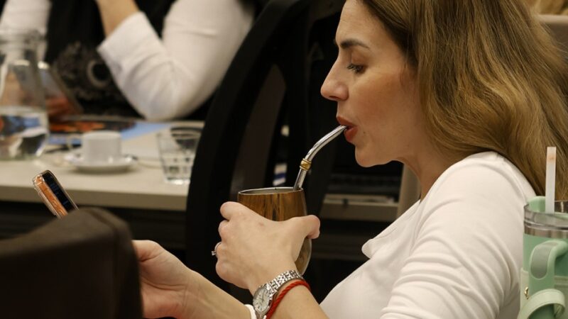 Pagano destapa un negocio millonario del gobierno de Milei por el alquiler de 30 mil fotocopiadoras