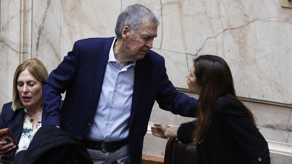 Sorpresivo pacto de Llaryora con Milei: hundió la ley de ayuda a las familias endeudadas