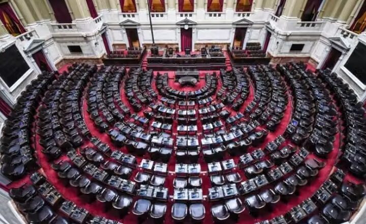 Qué diputados mendocinos no dieron quórum para tratar el DNU 70/2023