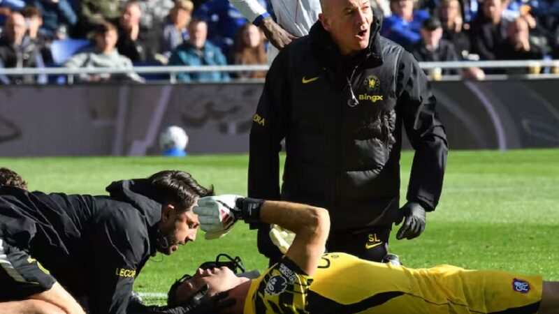 Dibu Martínez, siempre al límite: de atajar lesionado en el Mundial a una fractura de mandíbula que conmueve a todos