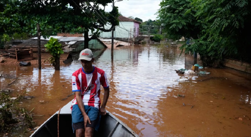 Alerta roja en Ciudad del Este: hay más de 1200 evacuados por la histórica crecida en el río Paraná