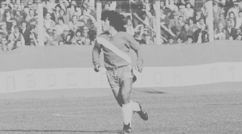 Una tarde de miércoles que cambió la historia del fútbol argentino: a 50 años del debut de Diego Maradona