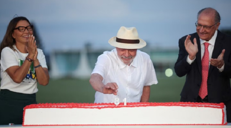 El mensaje de Lula a Flávio Bolsonaro por su huida a Estados Unidos: “Quien sale escondido de su país, debe alguna cosa”