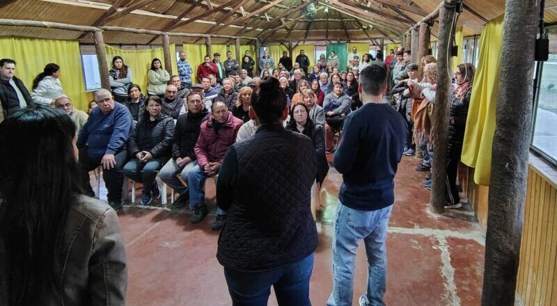 Continúan las reuniones con vecinos de distritos para trabajar juntos en la extensión de redes de gas natural