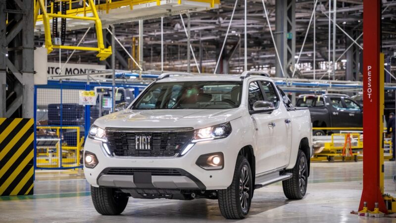 La automotriz dueña de Fiat y Peugeot no descarta cerrar sus fábricas en la Argentina