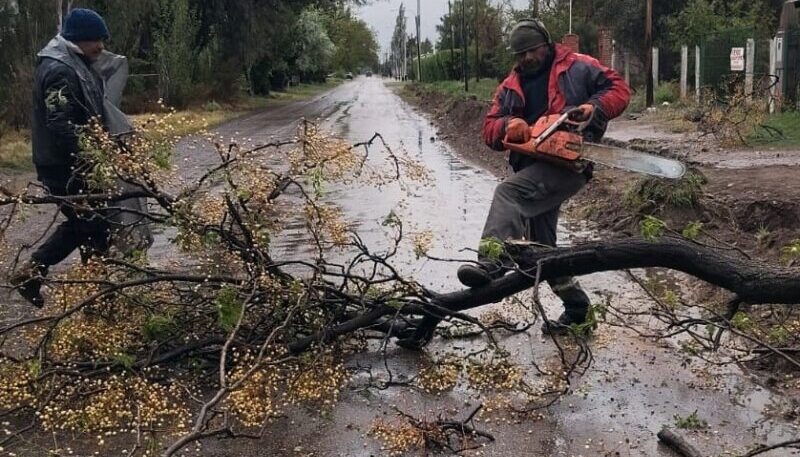 Las áreas municipales trabajan en todo el territorio ante las persistentes lluvias en San Rafael