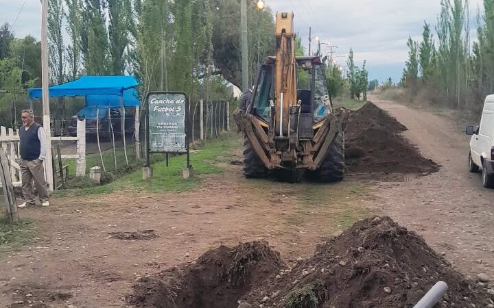 El municipio y la cooperativa de Salto de las Rosas amplían la red de agua potable en El Tropezón